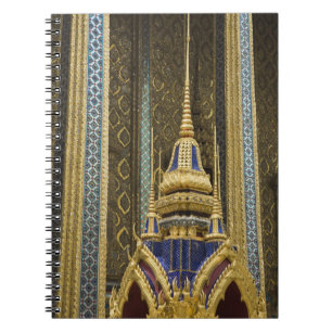 Thailand, Bangkok. Details van rijkelijk versierd Notitieboek