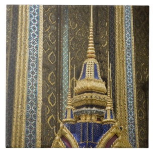 Thailand, Bangkok. Details van rijkelijk versierd Tegeltje