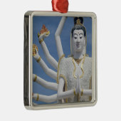 Thailand, Ko Samui, ook bekend als Koh Samui). Wat Metalen Ornament (Rechts)