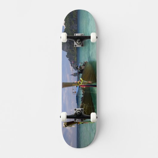 Thailand, Phi Phi Don-eiland, Yong Kasem-strand, Persoonlijk Skateboard (Voorkant)