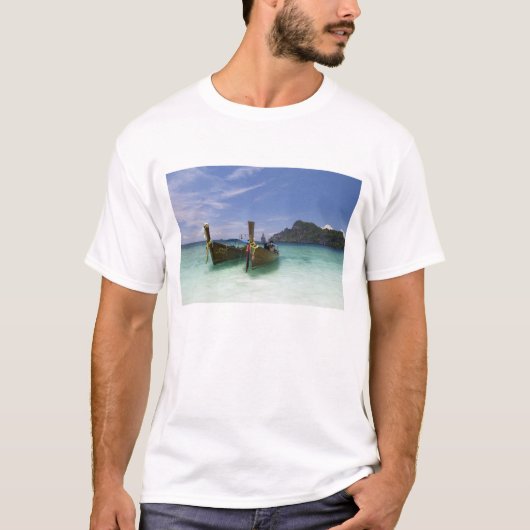 Thailand, Phi Phi Don-eiland, Yong Kasem-strand, T-shirt (Voorkant)