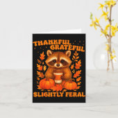 Thankful Grateful Slightly Feral Funny Raccoon Tha Kaart (Gele Bloem)