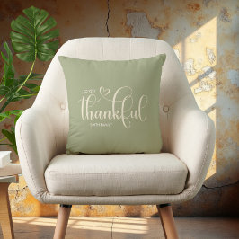 Thankful Personalized Family Name Sage Green Kussen