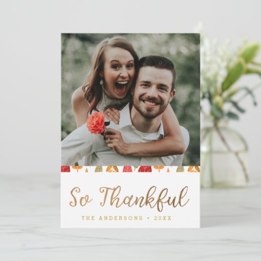 Thankful Thanksgiving Typografie Feestdagenkaart (Staand voorkant)