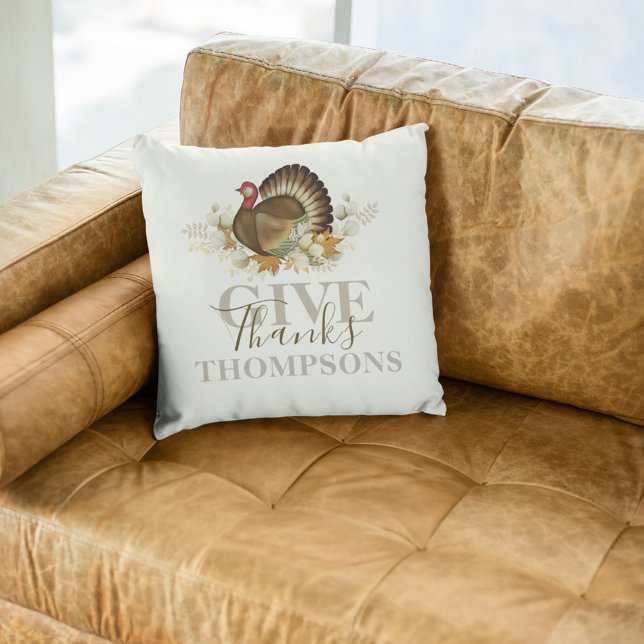Thanksgiving Geef Bedankt Herfst gepersonaliseerd Kussen (A thanksgiving watercolor turkey throw pillow. )