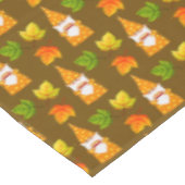 Thanksgiving Gnome en herfst bladeren op bruin Tafelkleed (Gekanteld)
