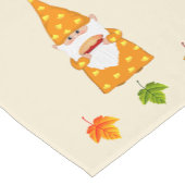 Thanksgiving Gnome en herfstbladeren op Beige Korte Tafelloper (Hoek)