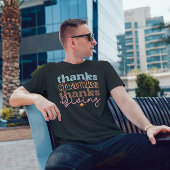 Thanksgiving groovy typografie ontwerp t-shirt