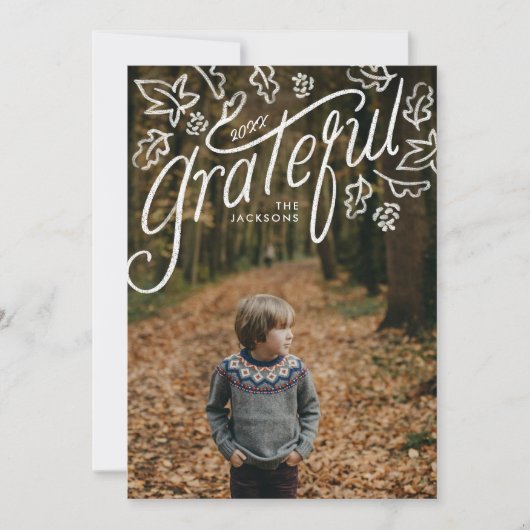 Thanksgiving met de hand geletterd dankbaar blad f feestdagenkaart (Voorkant)