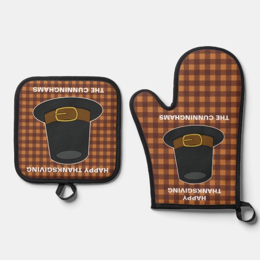 Thanksgiving Pelgrim Pet op Tan en Brown Plaid Ovenwant & Pannenlap Set (Voorkant)