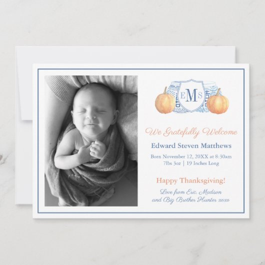 Thanksgiving Pompoen Monogram Dankbare Baby Geboor Aankondiging (Voorkant)