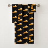 Thanksgiving pompoen taartpatroon monogram zwart bad handdoek (Insitu)