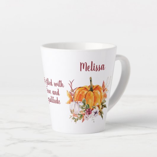 Thanksgiving pompoenen en bloemen met tekstlatine latte mok (Rechterhoek)