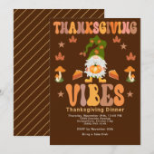Thanksgiving Vibes Gnome Dinner Invitation Feestdagenkaart (Voorkant / Achterkant)