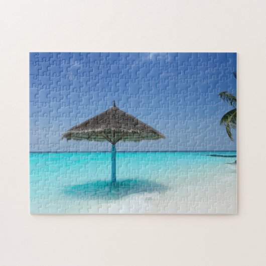 Thatched Umbrella op Turquoise tropisch strand Legpuzzel (Horizontaal)