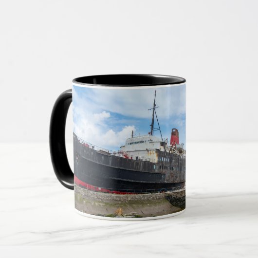 The Abandoned TSS Duke of Lancaster Ship Mok (Voorkant links)