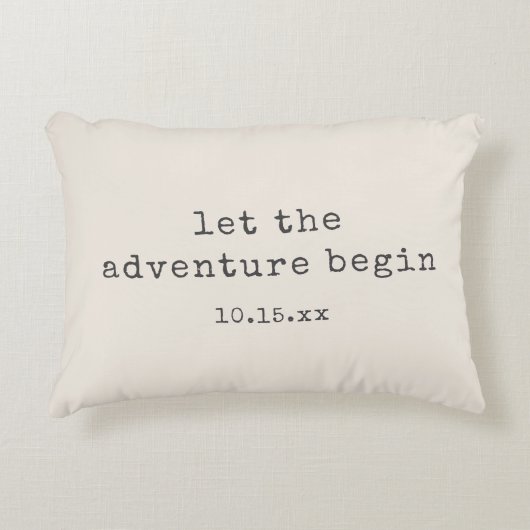 The Adventure Begin Minimalist Quote Wedding Date Accent Kussen (Voorkant)