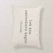 The Adventure Begin Minimalist Quote Wedding Date Accent Kussen (Achterkant (Verticaal))