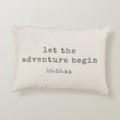 The Adventure Begin Minimalist Quote Wedding Date Accent Kussen (Achterkant)