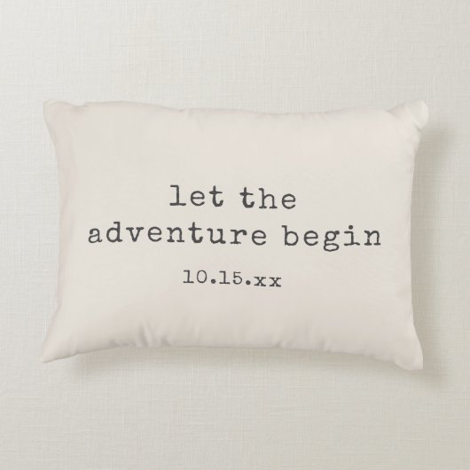 The Adventure Begin Minimalist Quote Wedding Date Accent Kussen (Achterkant)