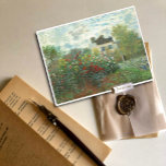 The Artists Garden in Argenteuil door Claude Monet Briefkaart<br><div class="desc">De Kunstenaarstuin in Argenteuil (Een hoek van de tuin met Dahlia's), 1873 is een schilderij van Claude Monet met een bank bloeiende struiken, mogelijk rozen, vult het grootste deel van een afgesloten tuin voor een wit huis. De scène is gemaakt met zichtbare dabs en streken van scharlakenrood, bleek geel, roestbruin...</div>