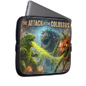 The attack of the Colossus sci-fi Caillou monster  Laptop Sleeve (Voorkant Rechts)