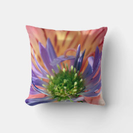 The Awakening Flower Throw Pillow Kussen