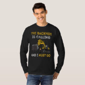 The Backhoe Is Calling And I Must Go Excavator Ope T-shirt (Voorkant volledig)