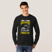 The Backhoe Is Calling I Must Go Excavator Constru T-shirt (Voorkant volledig)