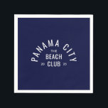 The Beach Club Deep Blue gepersonaliseerde bestemm Servet<br><div class="desc">Deze servetten zijn perfect voor uw zomerse bijeenkomsten in de tuin, bij het zwembad of op het strand... Diepblauwe achtergrond met witte aangepaste strandclubkam. Personaliseer met de details van uw bijeenkomst... jaar en bestemming. Perfect voor een familie of vrienden strandreis, strand themafeest of strandclub vrijgezellenfeest. Bijpassende accessoires beschikbaar in The...</div>