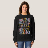 The Best Hippies Make Groovy Moms Groovy Mom Retro Trui (Voorkant volledig)