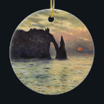 The Cliff Etretat, Sunset by Claude Monet Keramisch Ornament<br><div class="desc">De Cliff, Etretat, Sunset (1883) van Claude Monet is een impressionistisch kunstschilderij. De zon is laag in de lucht boven de oceaan. Een zeeseizoen met een rotsachtige buitenkant bij de kust van Etretat, Frankrijk. Over de kunstenaar: Claude Monet (1840-1926) was een oprichter van de Franse impressionistische schilderbeweging, waarbij de meeste...</div>