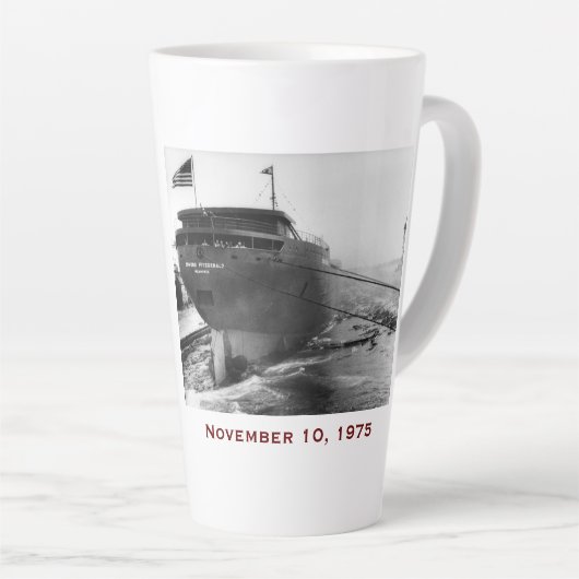 The Edmund Fitzgerald with Crew Names Latte Mok (Rechterhoek)