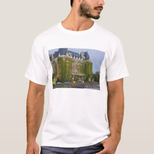 The Empress Hotel aan de binnenhaven in T-shirt