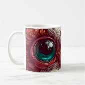 The eyes are large and expressive, with realistic  koffiemok (Links)