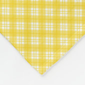 The front of the fleece blanket features a yellow  (Hoek)