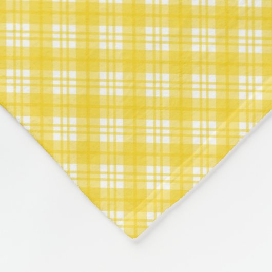 The front of the fleece blanket features a yellow  (Hoek)