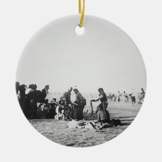 The Ghost Dance, South Dakota, 1890 (foto) Keramisch Ornament (Voorkant)