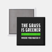 The Gr Is Greener Where You Water It, Motivational Magneet (Voorkant / Achterkant)