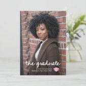 The Graduate | Foto met script en dop van elke kle Aankondiging (Staand voorkant)