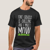 The Grass Is Calling And I Must Mow Lawn Mowing T-shirt (Voorkant)