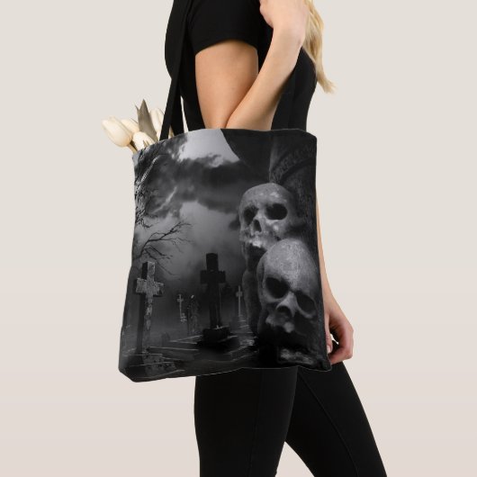 The Graveyard Shift (Gothic Graveyard Scene) Tote Bag (Dichtbij)