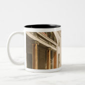 The Hall, Carlton House Tweekleurige Koffiemok (Links)