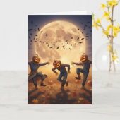 The Harvest Moon Scarecrow Dance On Halloween Kaart (Gele Bloem)