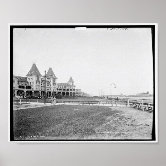 The Hotel at Brighton Beach, N.Y. c1901 Poster (Voorkant)