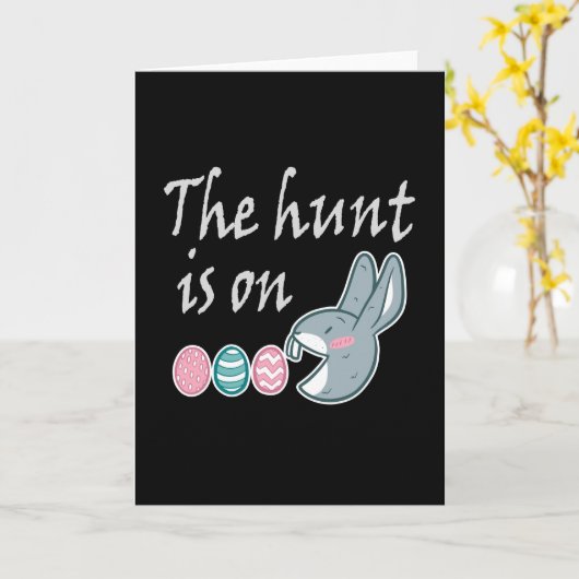 The hunt is on Easter Rabbit Egg Hunt Kaart (Gele Bloem)