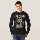 The King Is Coming & He's Not A Baby In A Manger A T-shirt (Voorkant volledig)