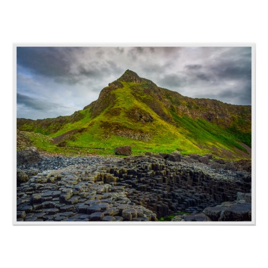 The Legendary "Giant's Causeway": Nature's Ancient Perfect Poster (Voorkant)