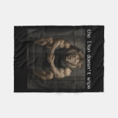 The Lion Does Not Wipe Lion Does Not Concern Himse Fleece Deken (Voorkant (Horizontaal))