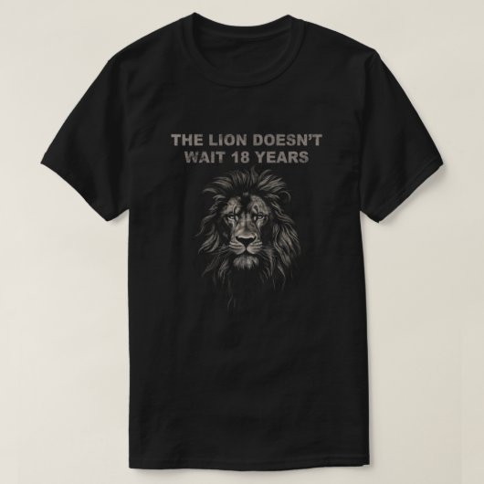 The Lion Doesn’t Wait 18 Years T-shirt (Design voorkant)